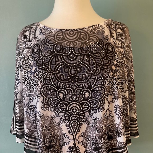 World Unity tank & handkerchief cover top - Picture 7 of 13